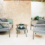 Vakantiehuis Charming 2br By The Sea Sućuraj