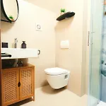 Vakantiehuis Charming 2br By The Sea