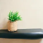 Vakantiehuis Charming 2br By The Sea *