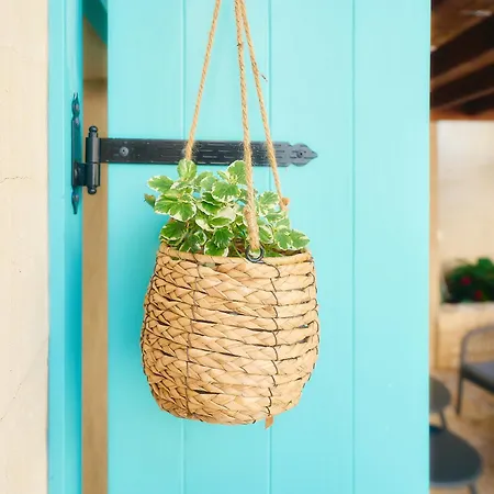 Charming 2br By The Sea
