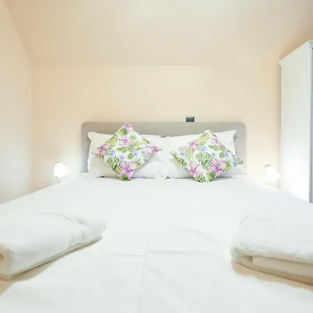 Casa vacanze Charming 2br By The Sea Sućuraj