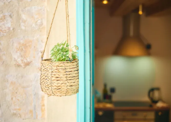 Charming 2br By The Sea Sućuraj