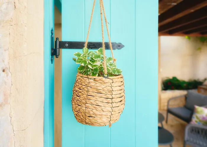 Charming 2br By The Sea